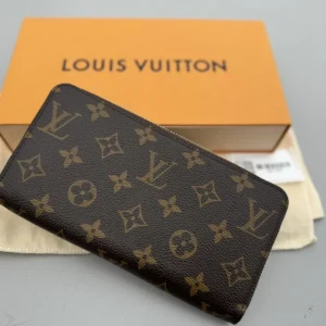 Louis Vuitton Monogram Canvas Zippy Wallet Fuchsia M41895